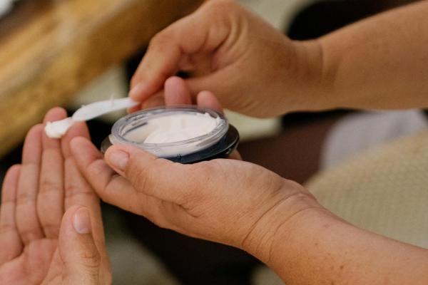 COMPLETE HAND INDULGENCE