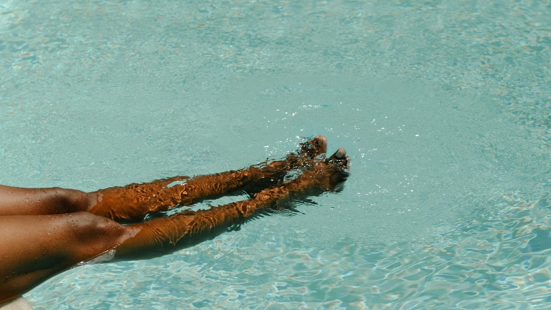 REFRESHING FOOT TREATMENT