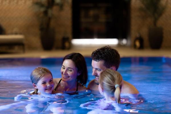 Familiespa i Lily Spa & Pool Lounge (09.00-11.00) - Daggjest