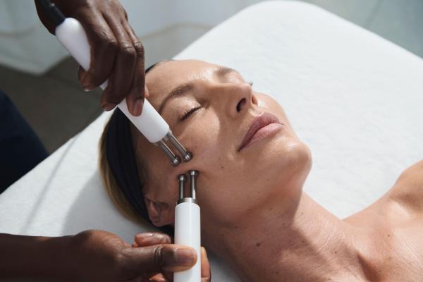 EXPRESS ELEMIS Expert Tech™ Eye Revival