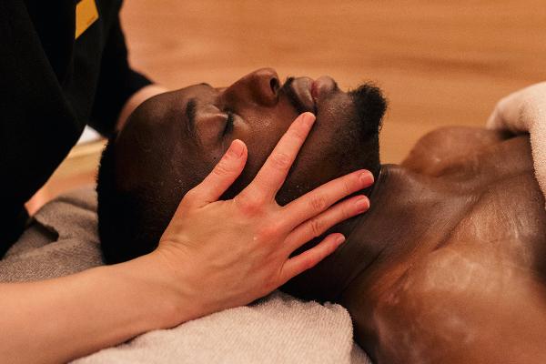 Afterwork Sanctuary: Facial 25 + Champagne