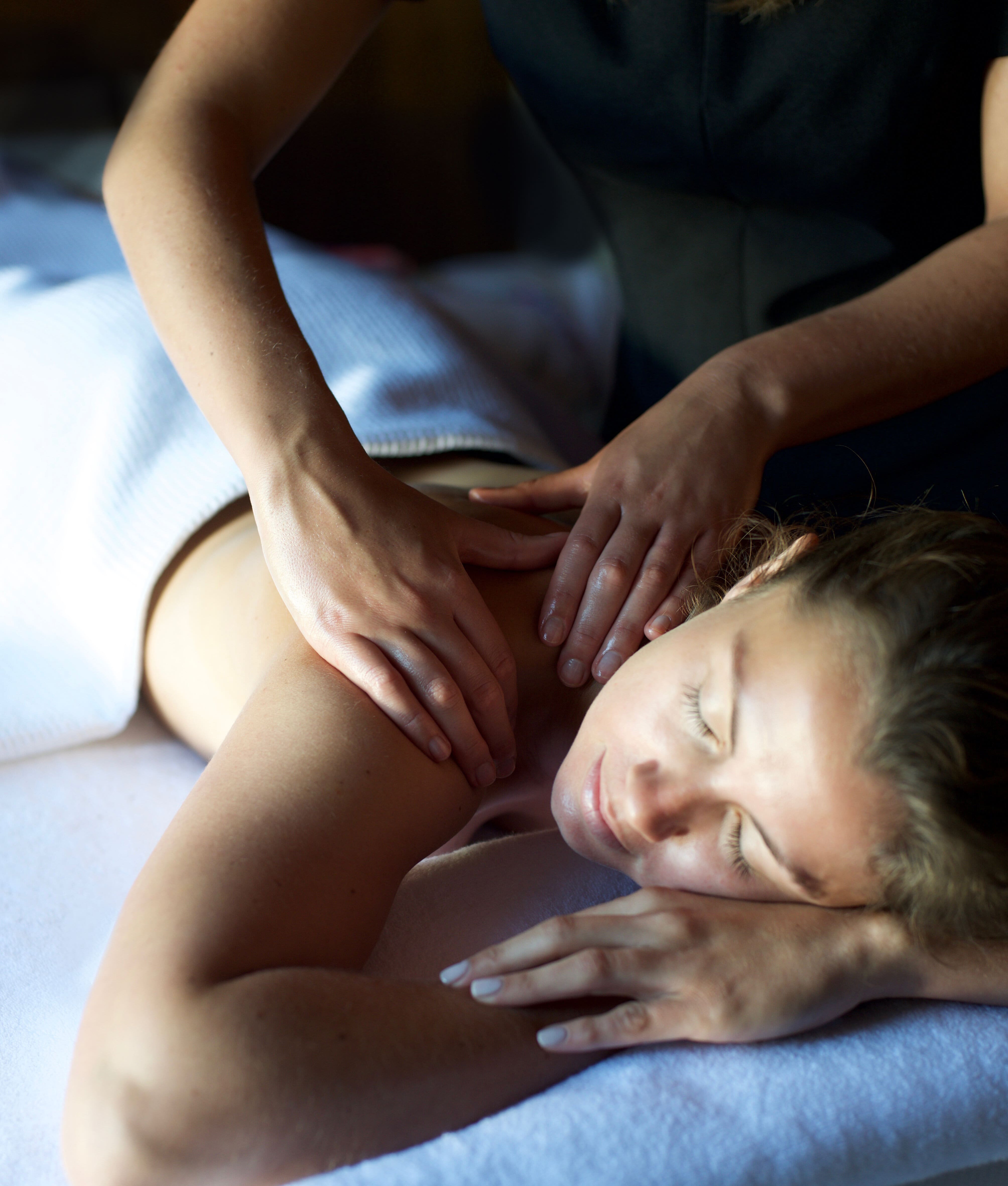 90 minute Full Body & Scalp Massage
