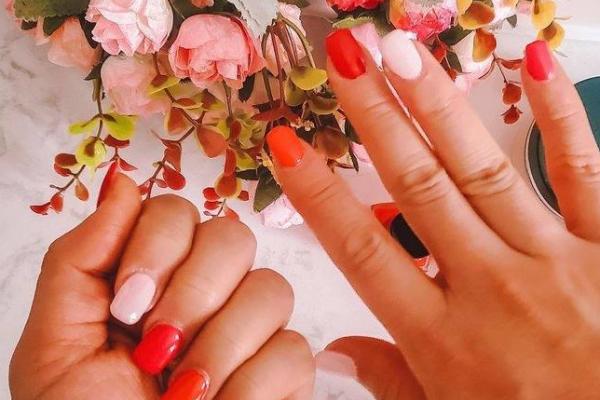 Deluxe Gel Manicure