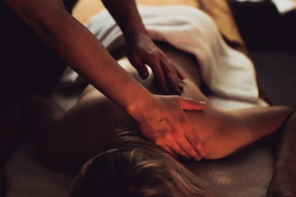 PURE Relaxing Massage 40 Mins - 6 for 5