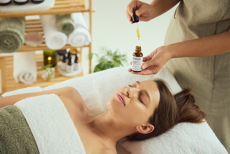 Multi Peptide Rejuvenating Facial (60 Minutes)