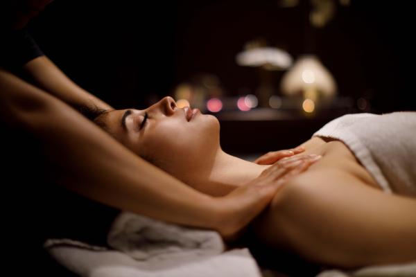 Cocoon Back, Neck & Shoulder Massage (30 mins)