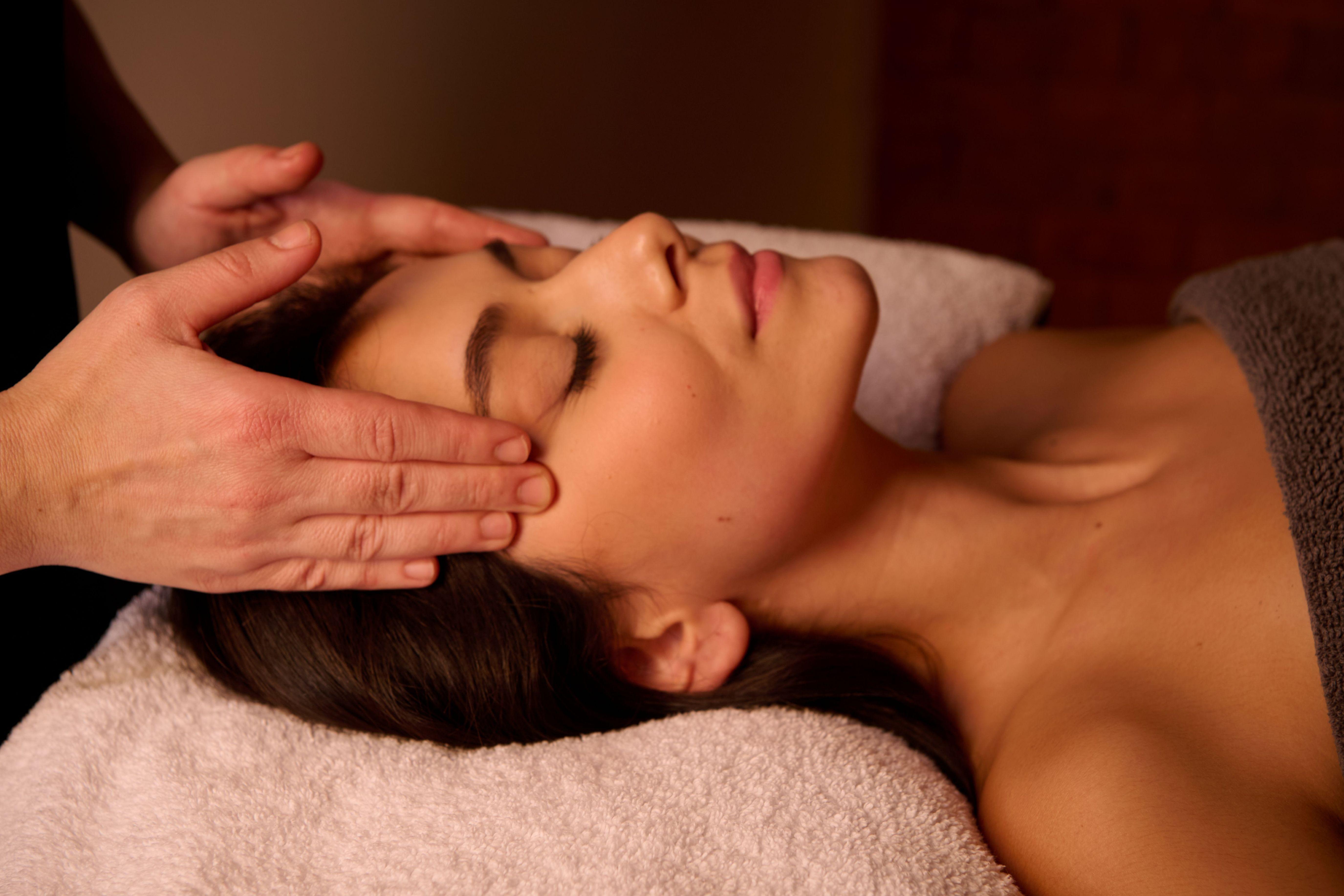 Facial Treatment - Aruna Youth Facial