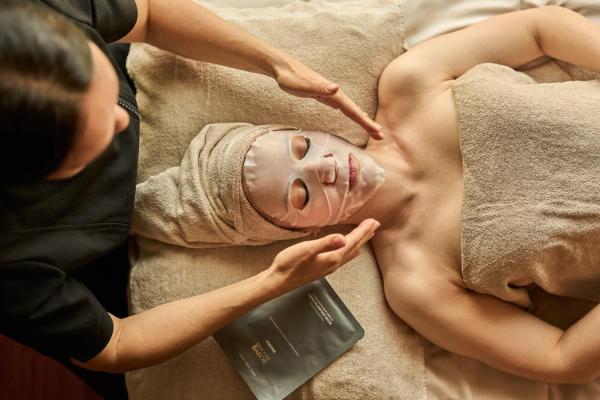 ASKEPOTT ANSIKT MED RYGGMASSASJE