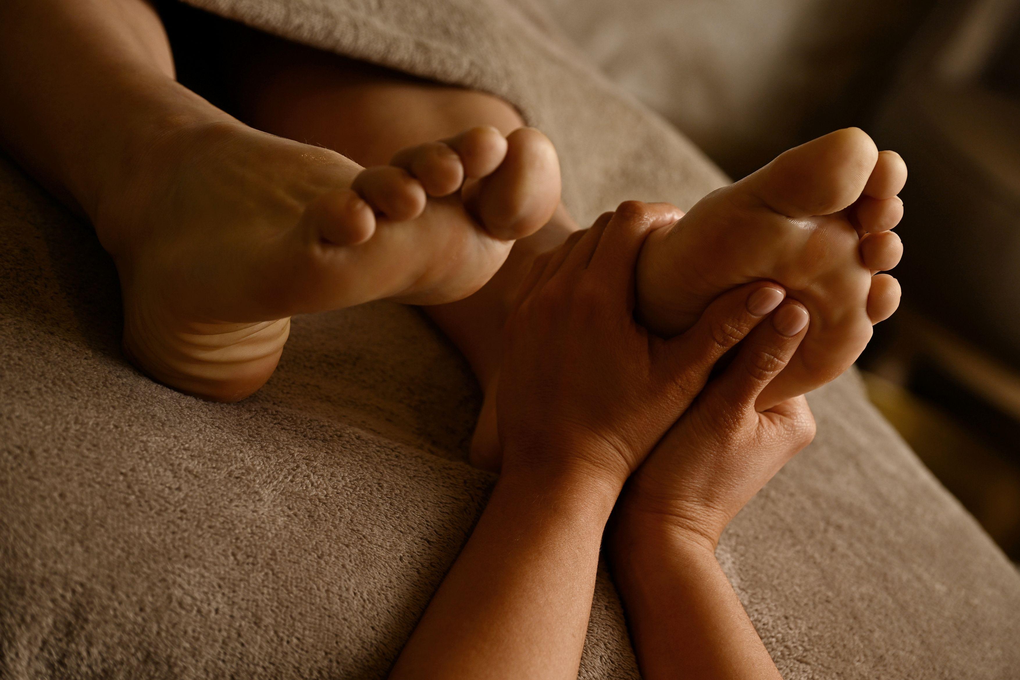 Reflexology · 60 min