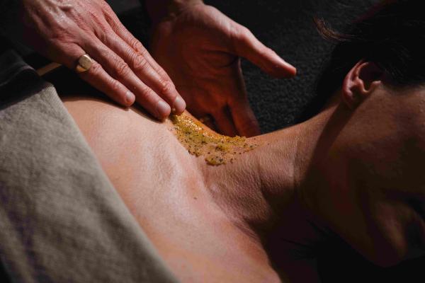 Oula Full Body Scrub & Massage: 90 Minutes*