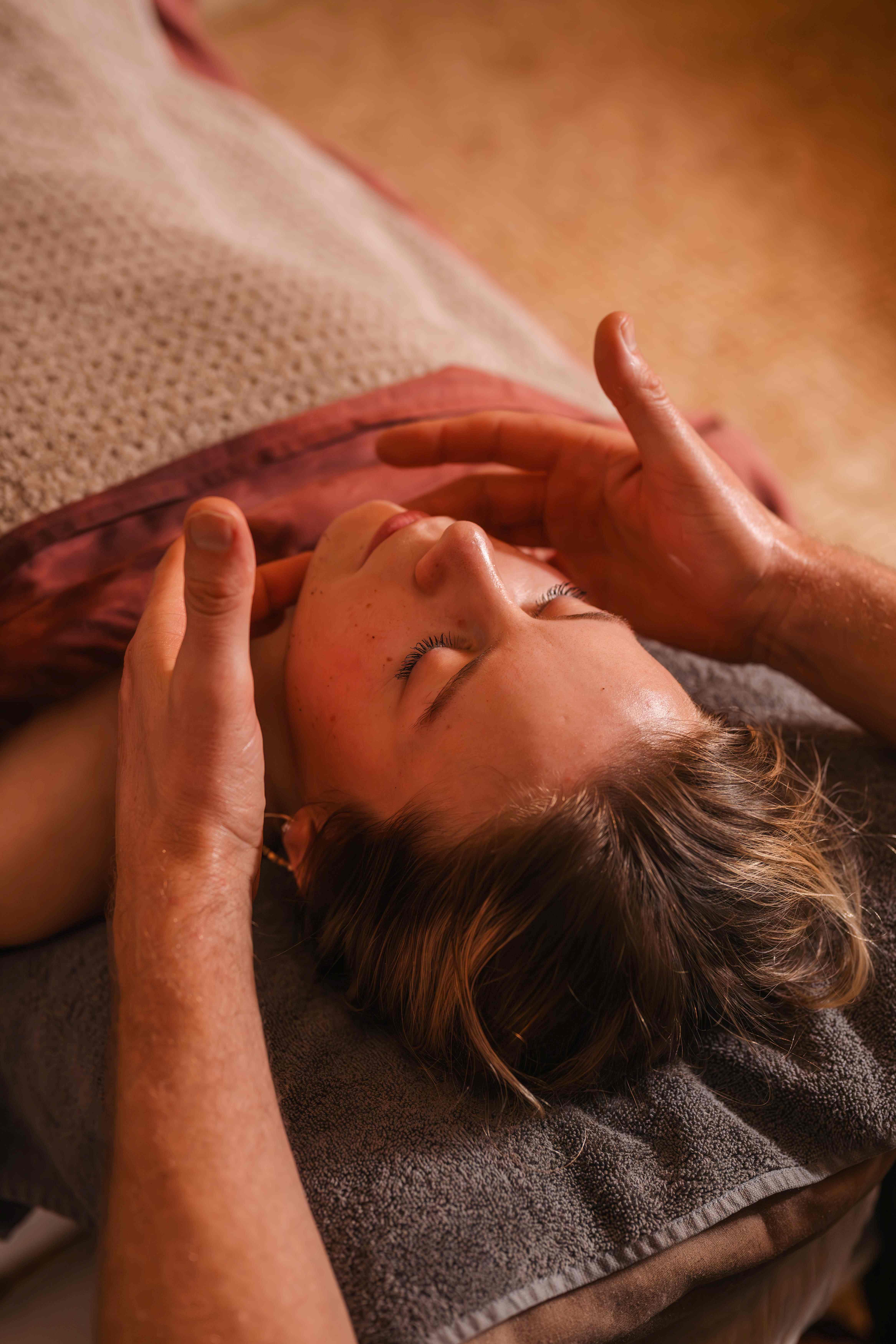 Pregnancy TulaPada (Facial & Foot Massage)