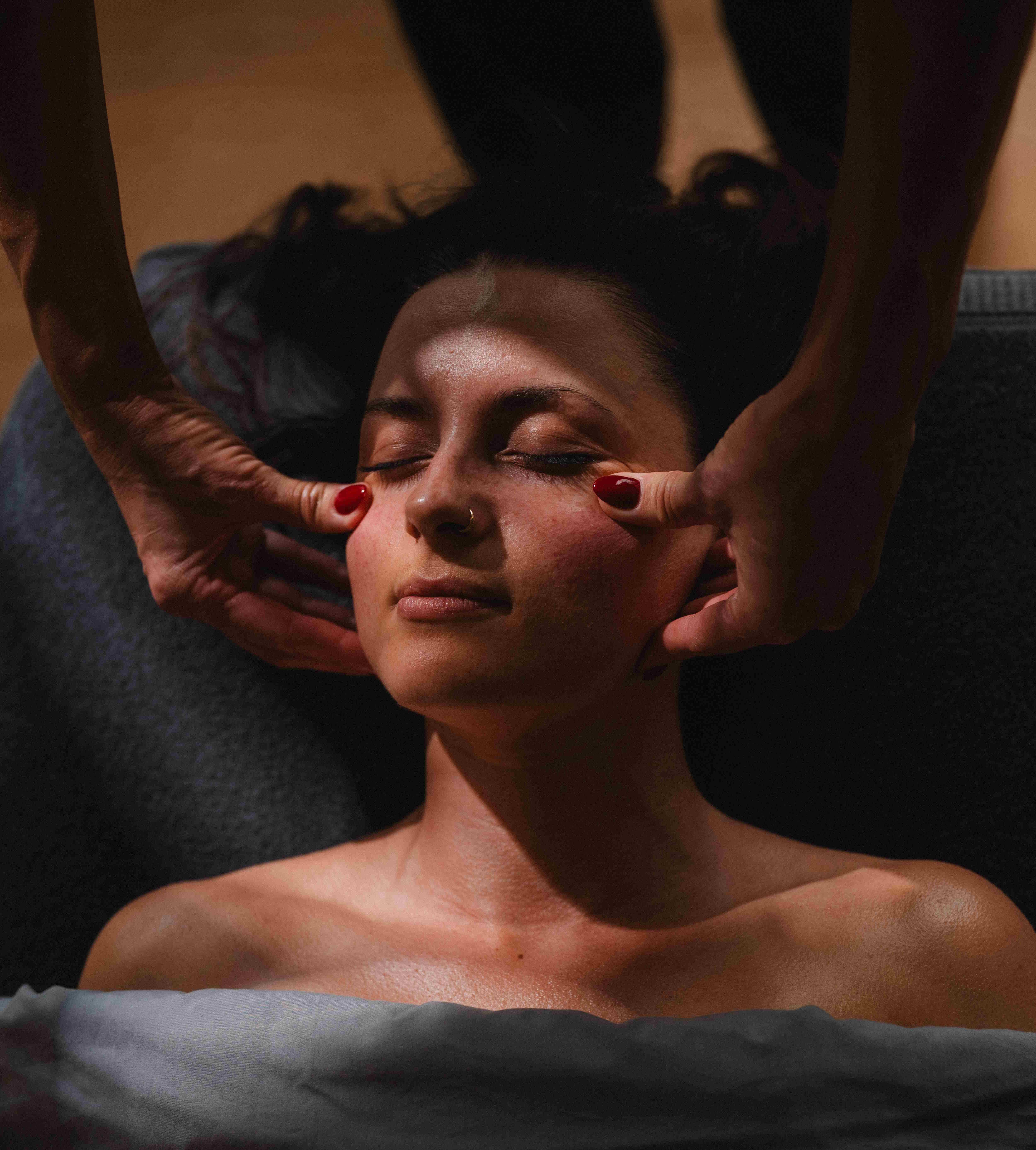 Pregnancy MukhaShiro (Head & Face Massage)
