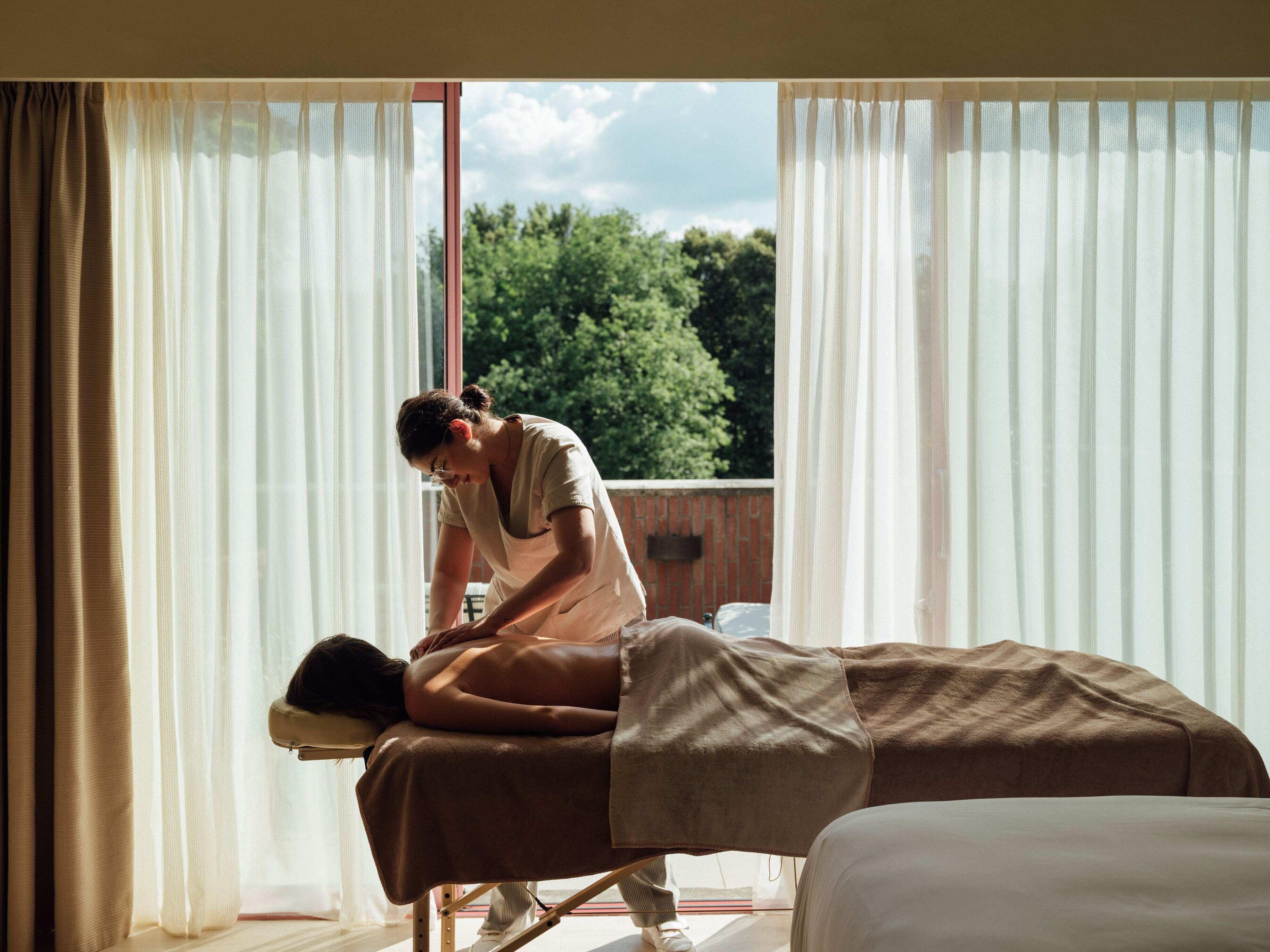 Signature Essere Personalized Massage 60 minutes In Room