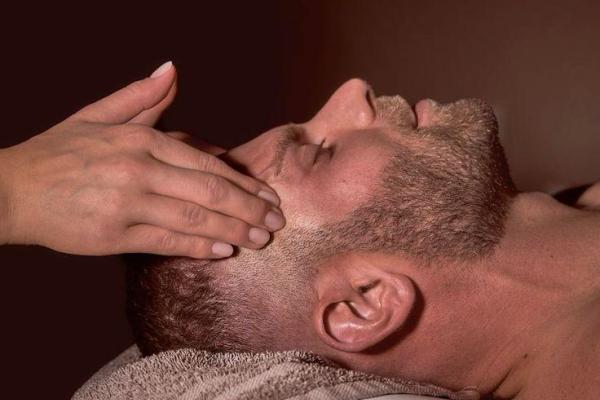 Gentlemen's Brightening Facial
