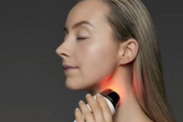 Deesse Pro Tri-energy facial rejuvenation