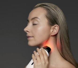 Deesse Pro Tri-energy facial rejuvenation