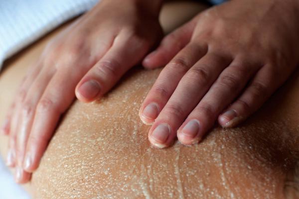 The Outer Glow-  Face & Body exfoliation 45 mins