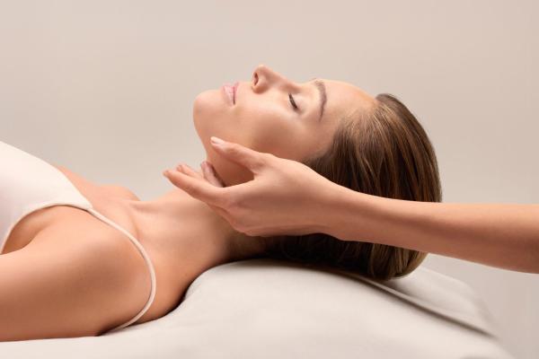 60-minute Contour and Sculpt facial by La Prairie