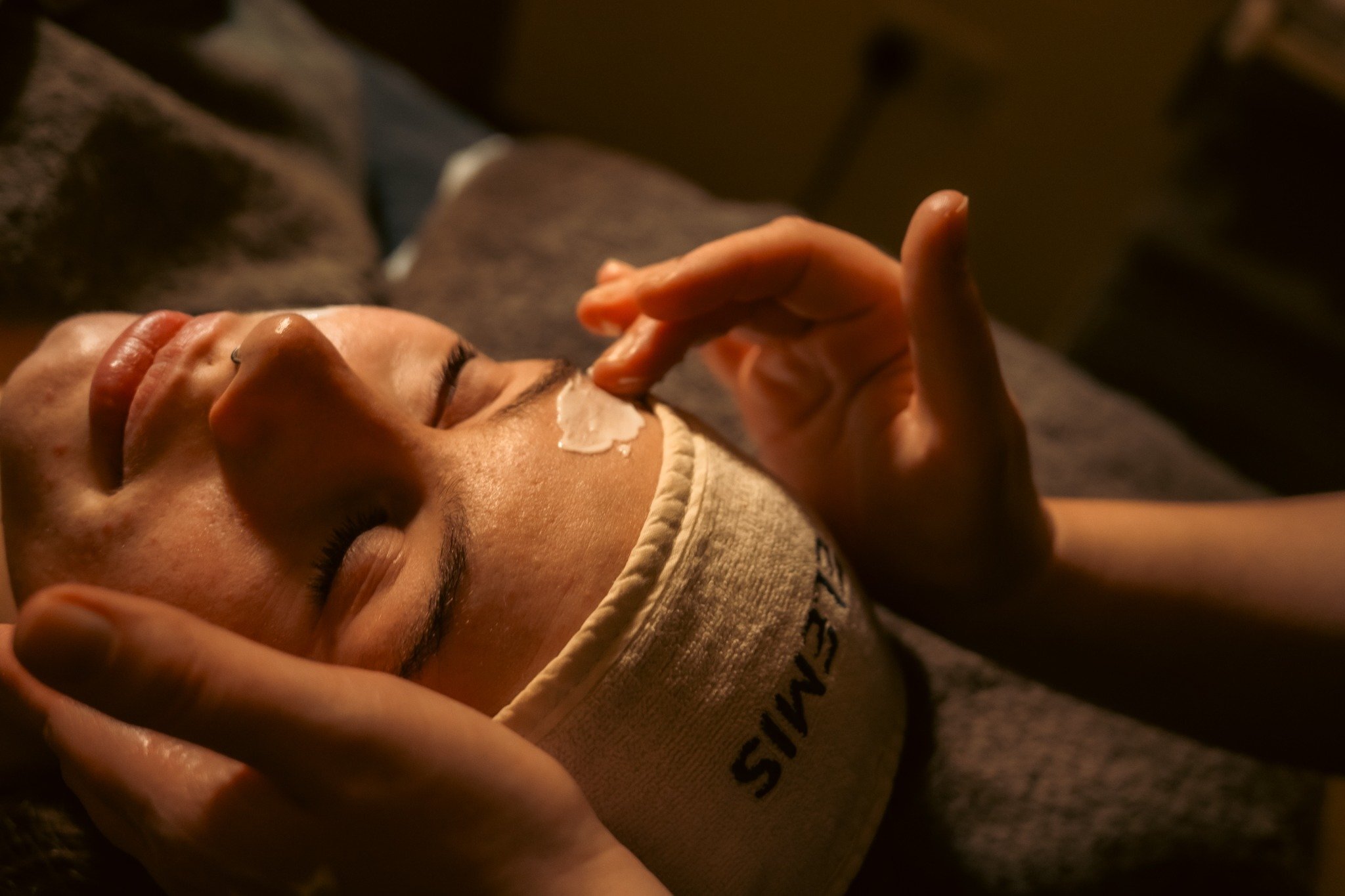 Elemis Expert Touch Reveal Facial - 25 Minutes