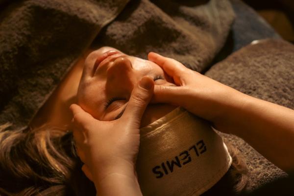 Elemis Expert Touch Nourish Facial - 50 Minutes