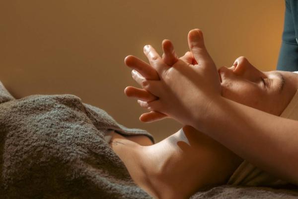 Elemis Expert Touch Renew Facial - 25 Minutes