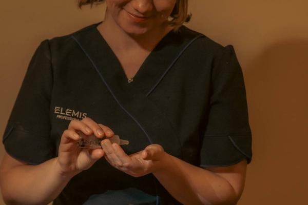 Elemis Expert Touch Renew Facial - 50 Minutes