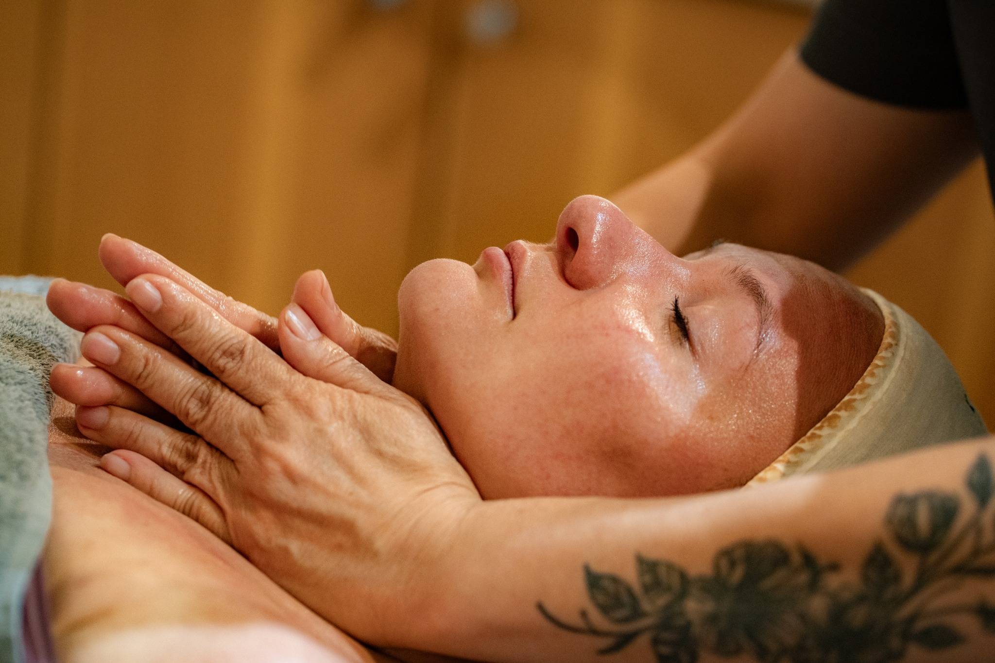 Elemis Expert Touch Define Facial- 80 Minutes