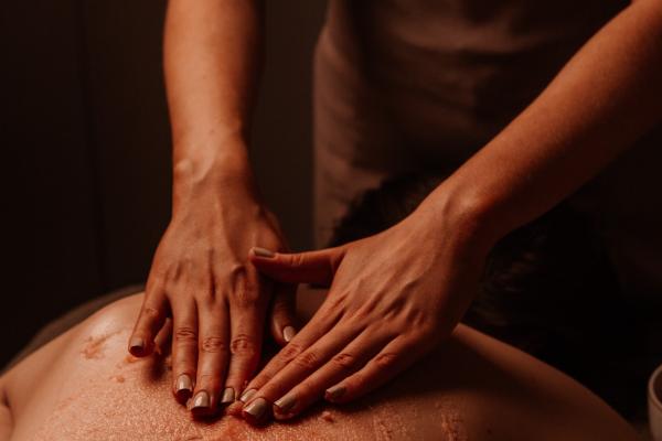 Rose Renewal Body Wrap (60 Minutes)