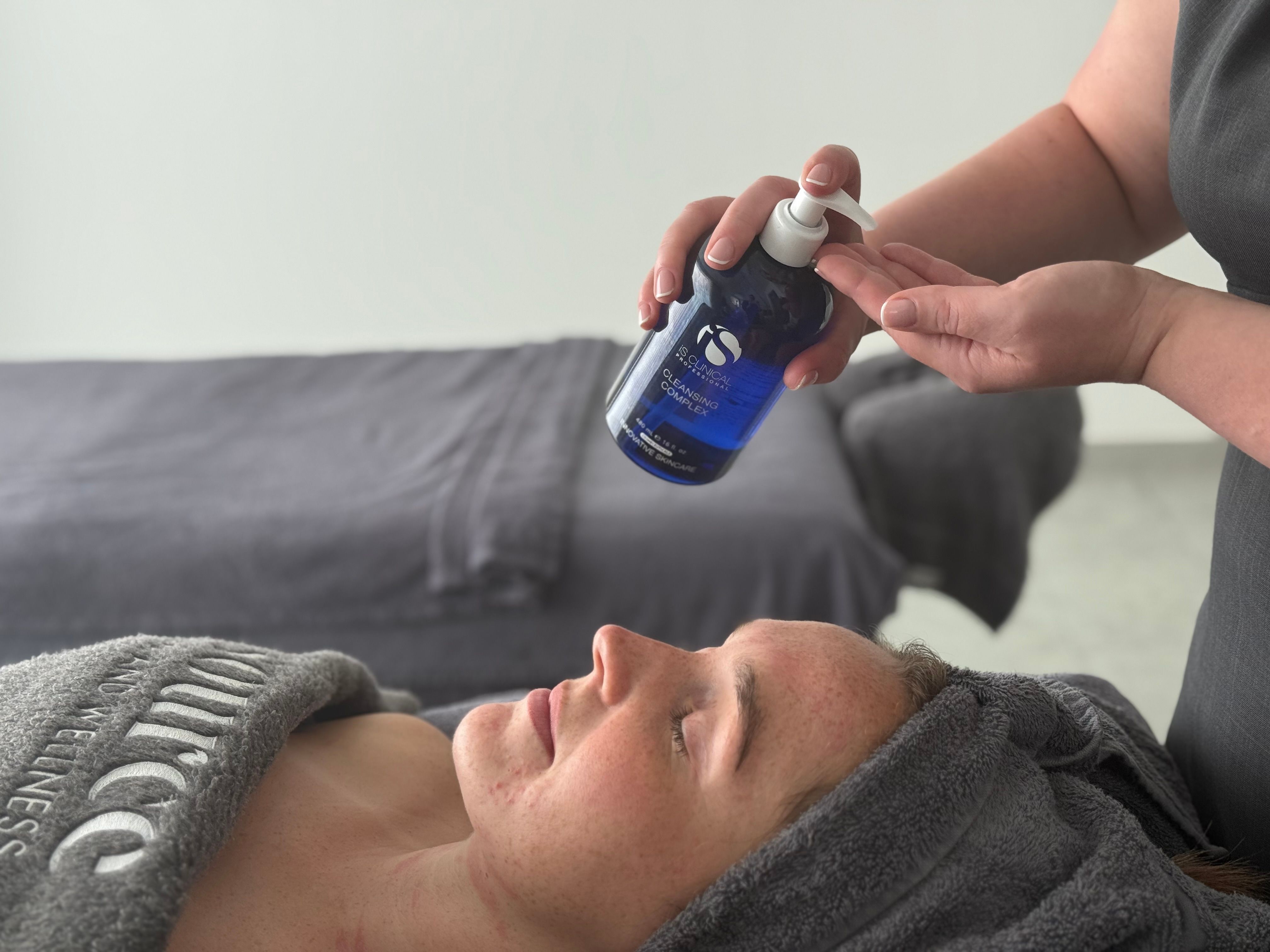 iS Clinical Cancer Care Harmony Facial - 40 minutes