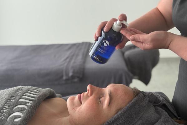 iS Clinical Cancer Care Harmony Facial - 40 minutes