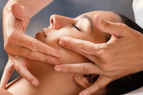 Oskia Signature nutri-GLOW Facial