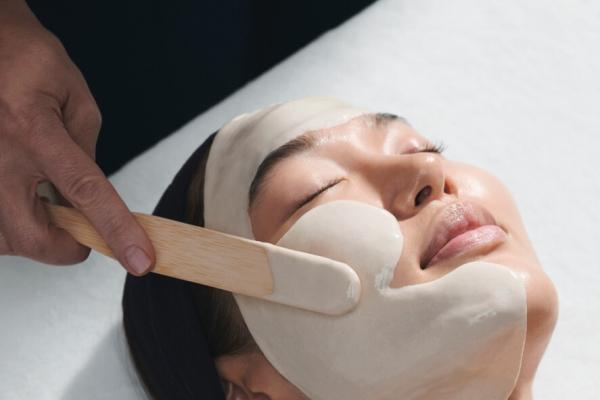 Elemis Expert Touch Reveal Facial -  50 Minutes