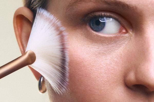Omorovicza: The Acid Glow Skin Therapy Session