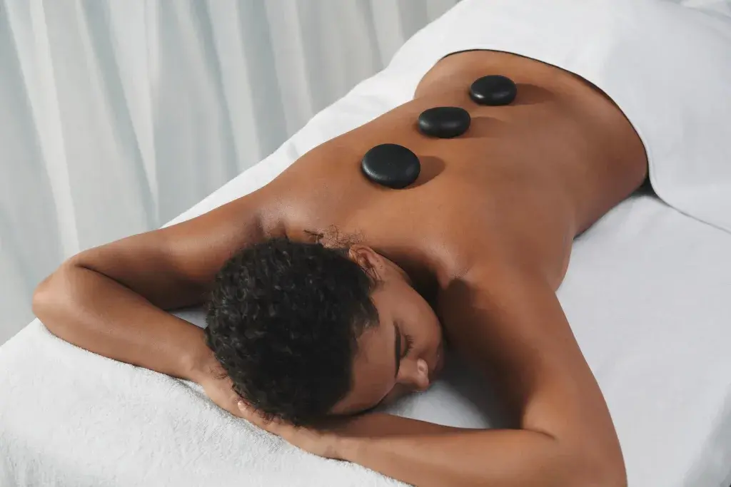 ELEMIS EXPERT™   TRANSFORMATIVE HOT STONE MASSAGE