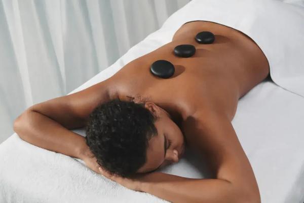 ELEMIS EXPERT™   TRANSFORMATIVE HOT STONE MASSAGE