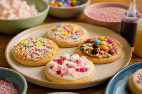 Biscuit Decorating