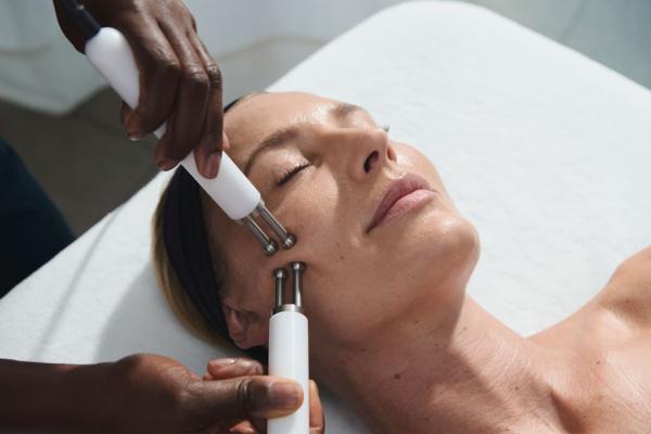 Elemis Tech Reset & Brighten 60min