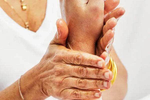 60 Min Deep Tissue Vishesh Dual Therapist: The Ayurvedic Art Of Physical Relief