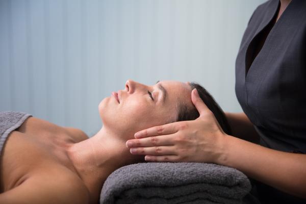 Elemis Expert Touch Facial