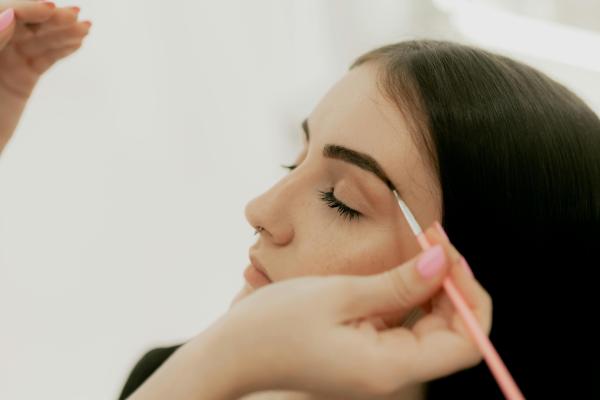 Eyebrow Tinting