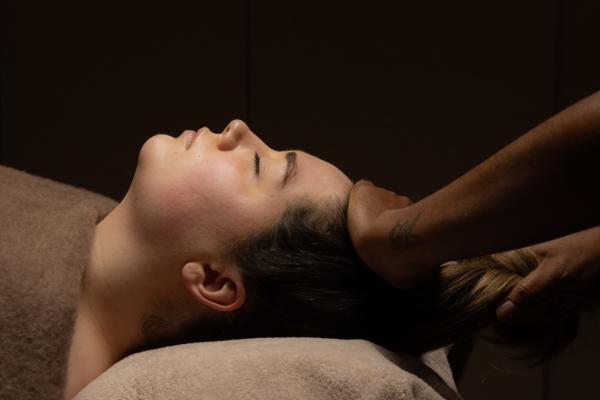 Indian Head, Back Neck & Shoulder Massage