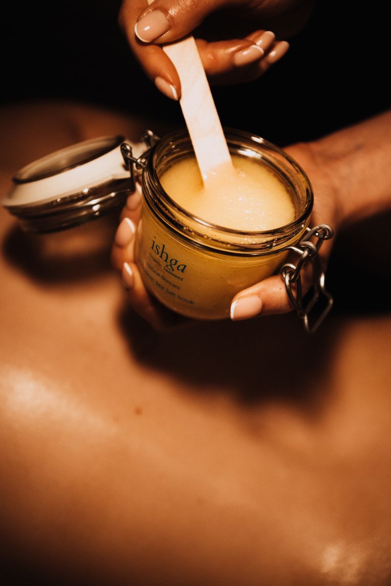 ishga Tasters - Salt & Oil Scrub + Head Massage
