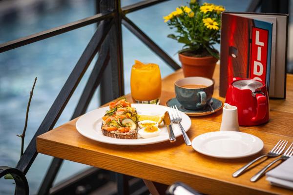 Swim & Breakfast