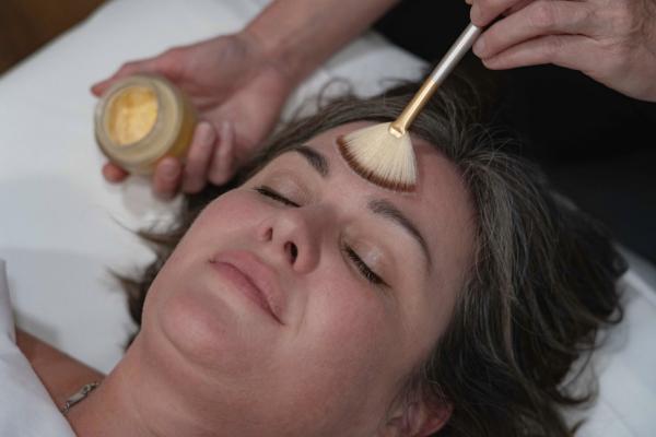 Express Luna Magica Facial (40+ minutes)