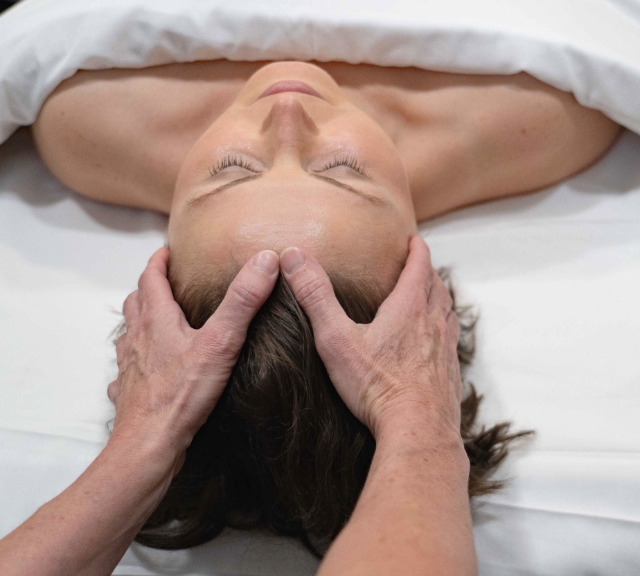 Elizabeth Manor Signature Facial (85+ minutes)