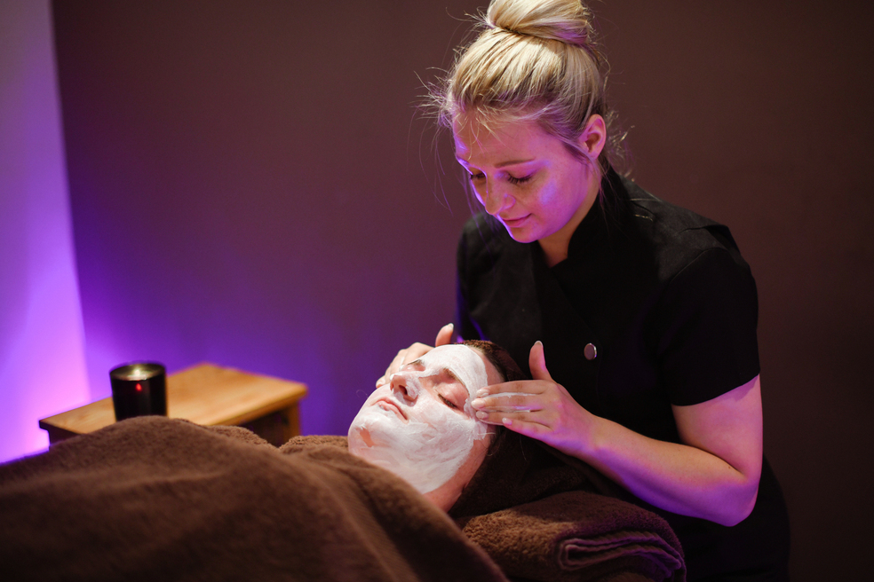 Elemis Expert Touch Nourish Facial 60