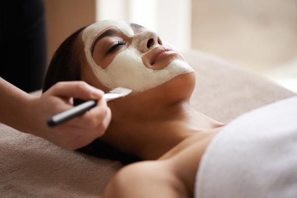 Elemis Expert Touch Renew Facial 60