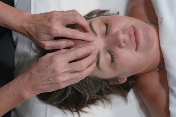Breathe Easy Facial Massage (40+ minutes)