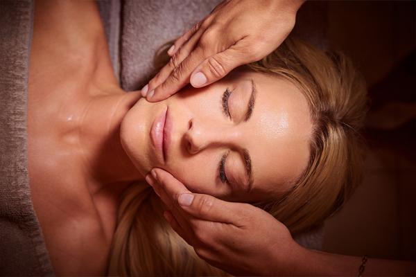 Instant Detox Clarifying Facial (60 Minutes)