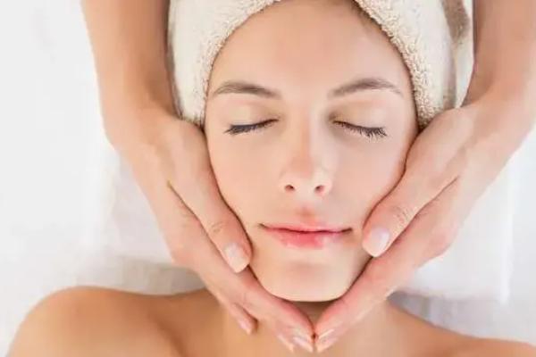 ELEMIS Expert Touch Renew Facial (55 minutes)